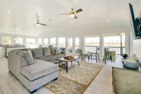 Spacious San Jacinto River Home with Waterfront Deck